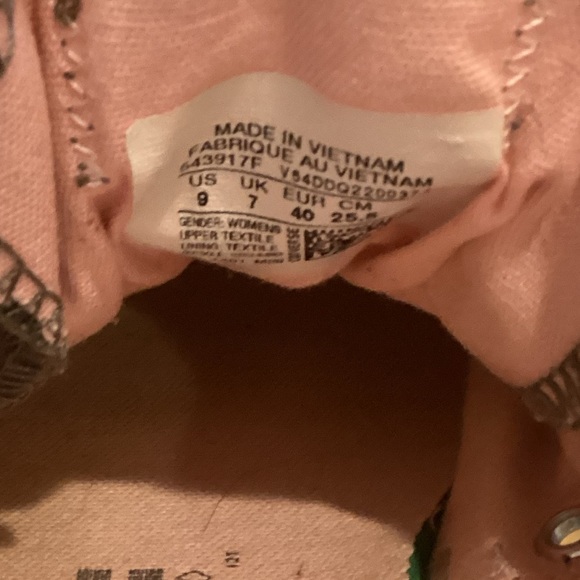 Women’s low top converse with bow detail - Picture 6 of 7